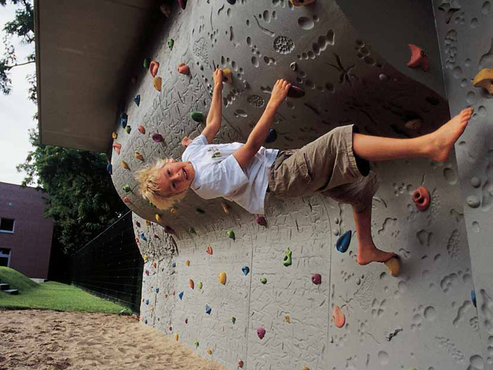 Predstavljamo univerzalni bouldering zid za penjanje pogodan za djecu i iskusne penjače. Predstavljamo univerzalni bouldering zid za penjanje pogodan za djecu i iskusne penjače.